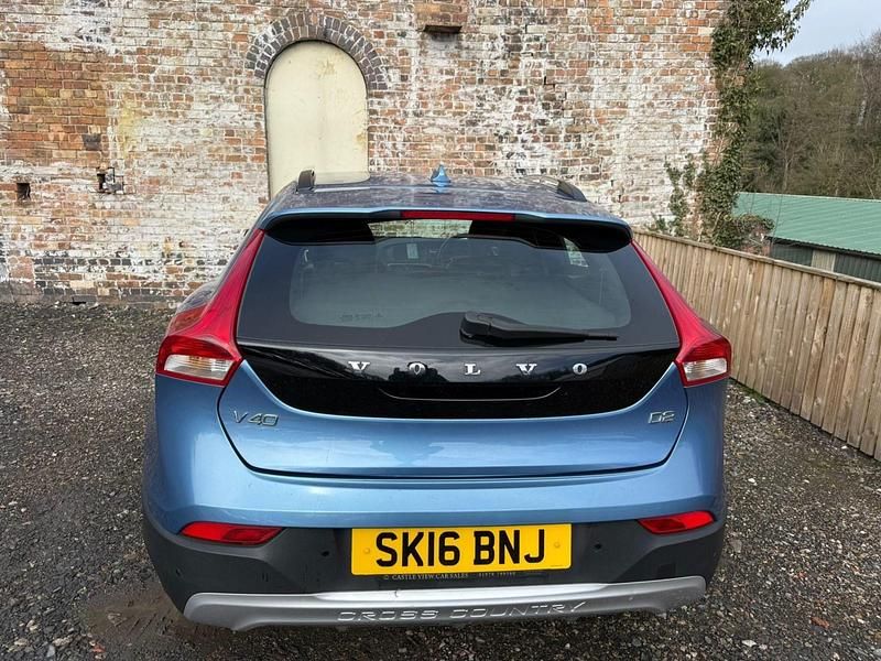 Used Volvo V40 2016 Blue Hatchback