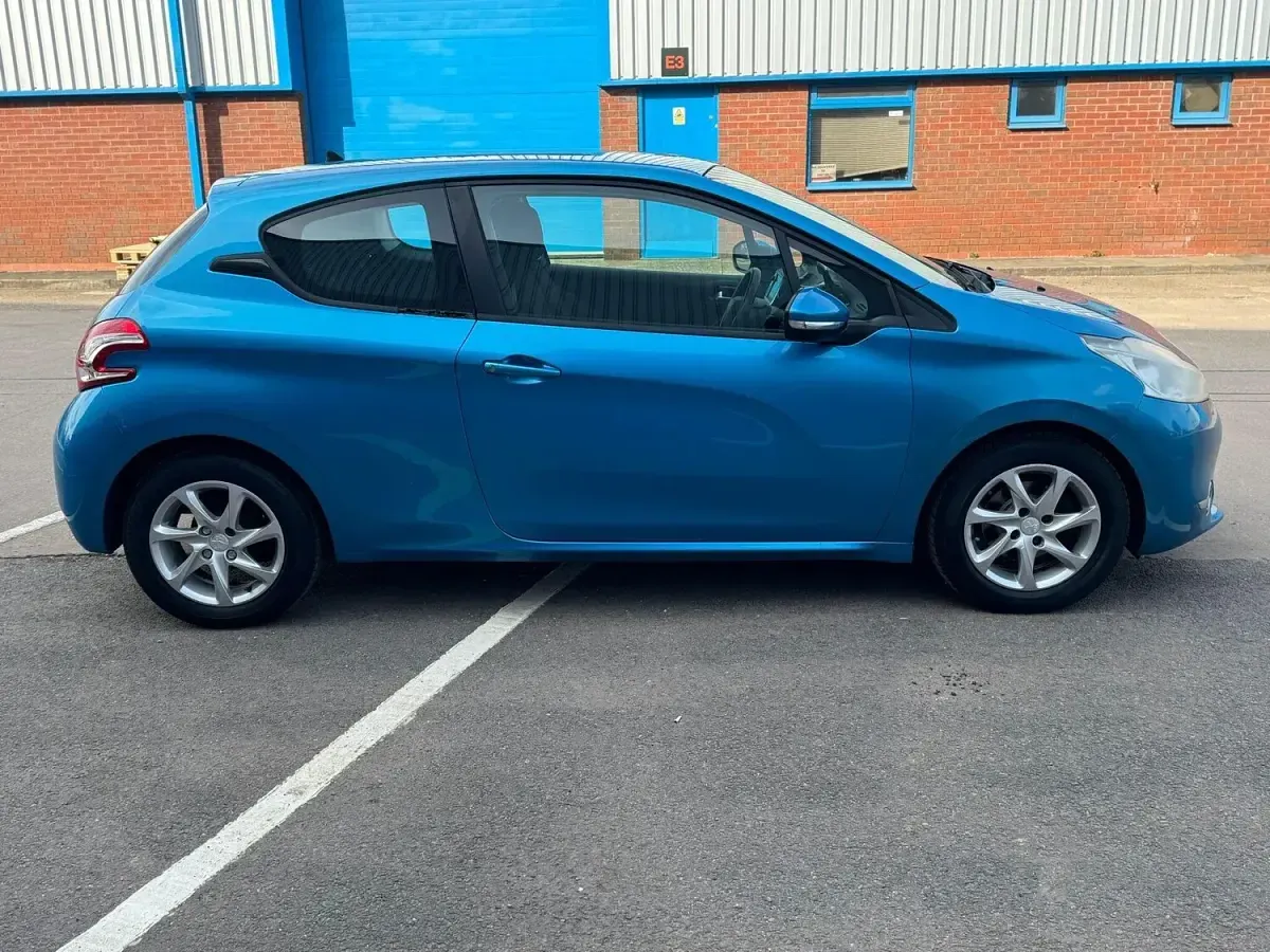 Used Peugeot 208 Active 82 HP (60 kW) 2012 Blue Hatchback