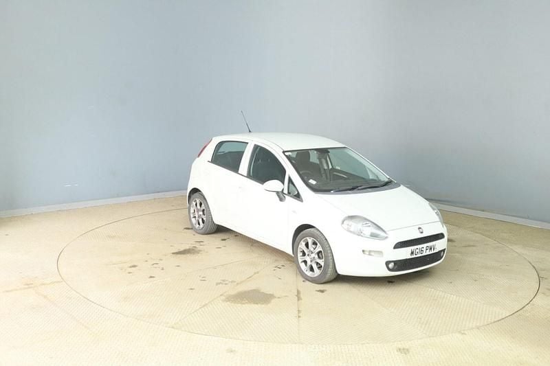 Used Fiat Punto Easy Plus 69 HP (50 kW) 2016 White Hatchback