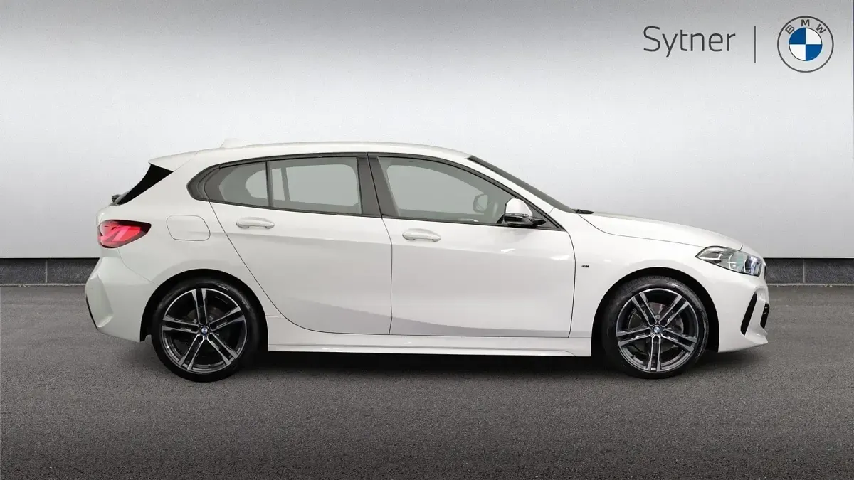 Usado BMW 118 M Sport 134 CV (98 kW) 2022 Blanco Utilitario