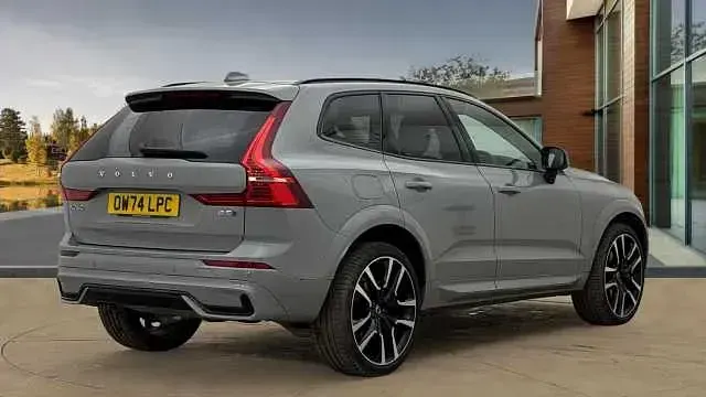 Usado Volvo XC60 Ultra 250 HP (183 kW) 2025 Cinzento SUV
