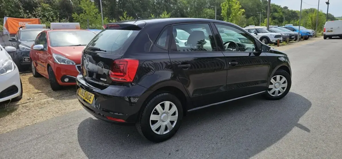 Begagnad VW Polo S 2015 Svart Halvkombi