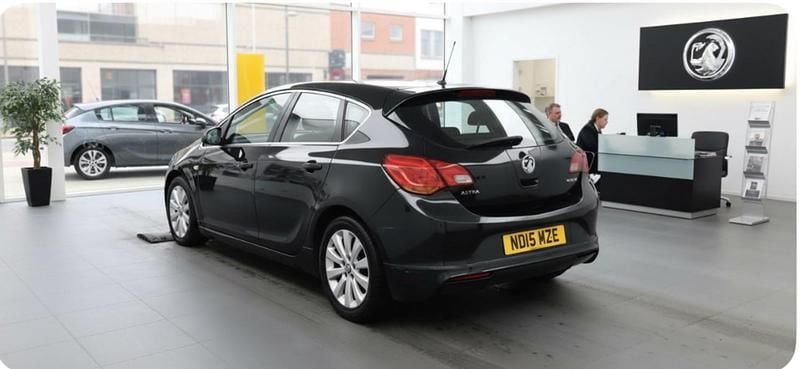 Second-hand Vauxhall Astra Edition 2015 Negru Hatchback