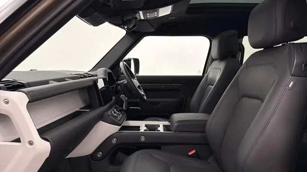 Used Land Rover Defender HSE Dynamic 2025 Brown SUV