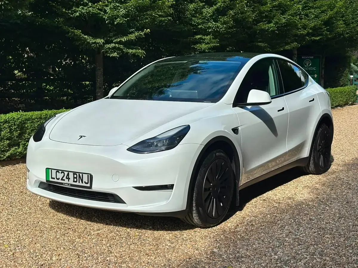 Used Tesla Model Y Long Range AWD 378 kW (514 HP) 2024 White SUV