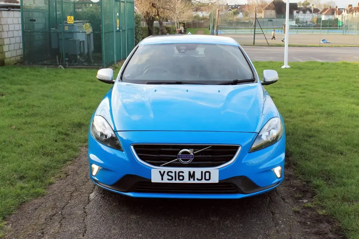 Käytetty Volvo V40 R-Design 2016 Sininen Viistoperä