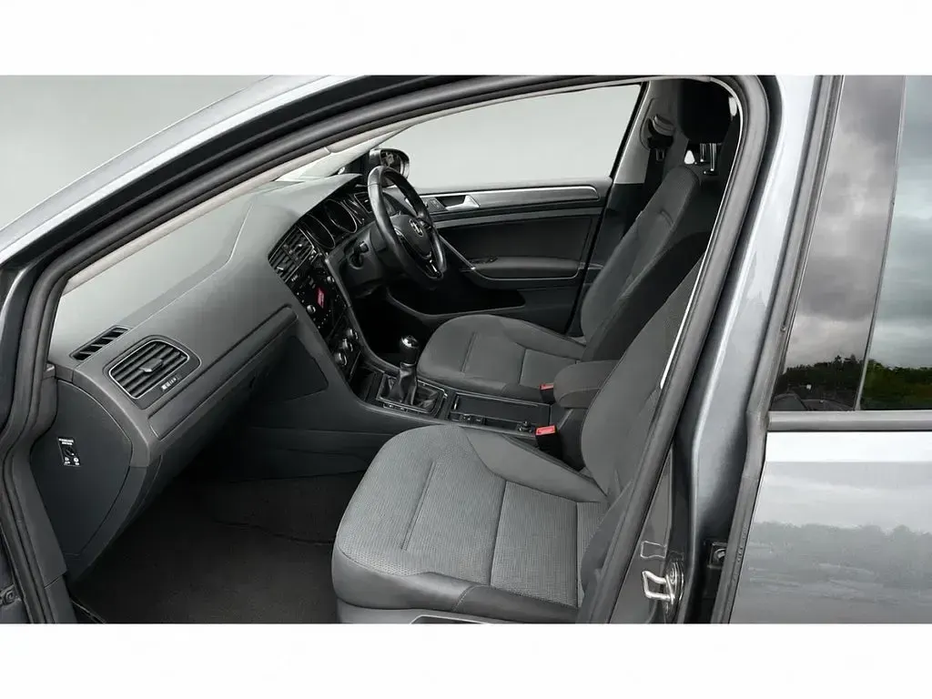 Used VW Golf VII SE 115 HP (84 kW) 2017 Grey Estate