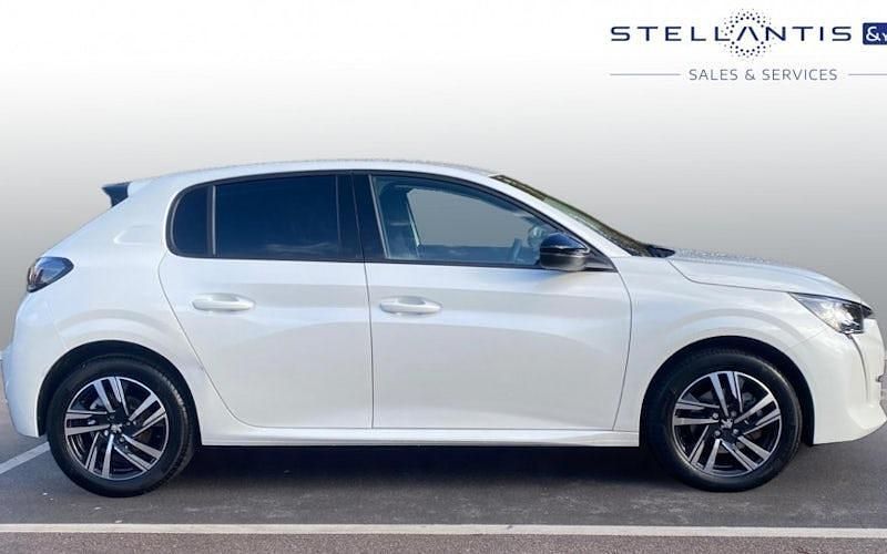 Used Peugeot 208 Allure+ 102 HP (75 kW) 2022 White Hatchback