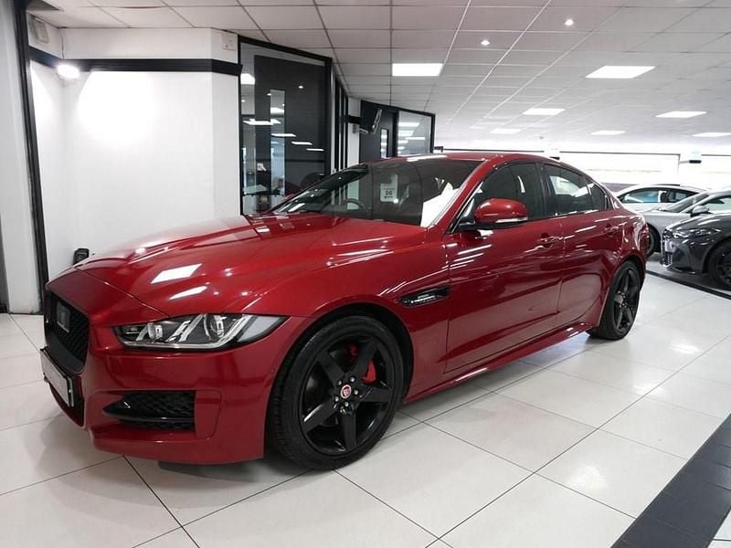 Used Jaguar XE R-Sport 240 HP (176 kW) 2015 Red Sedan