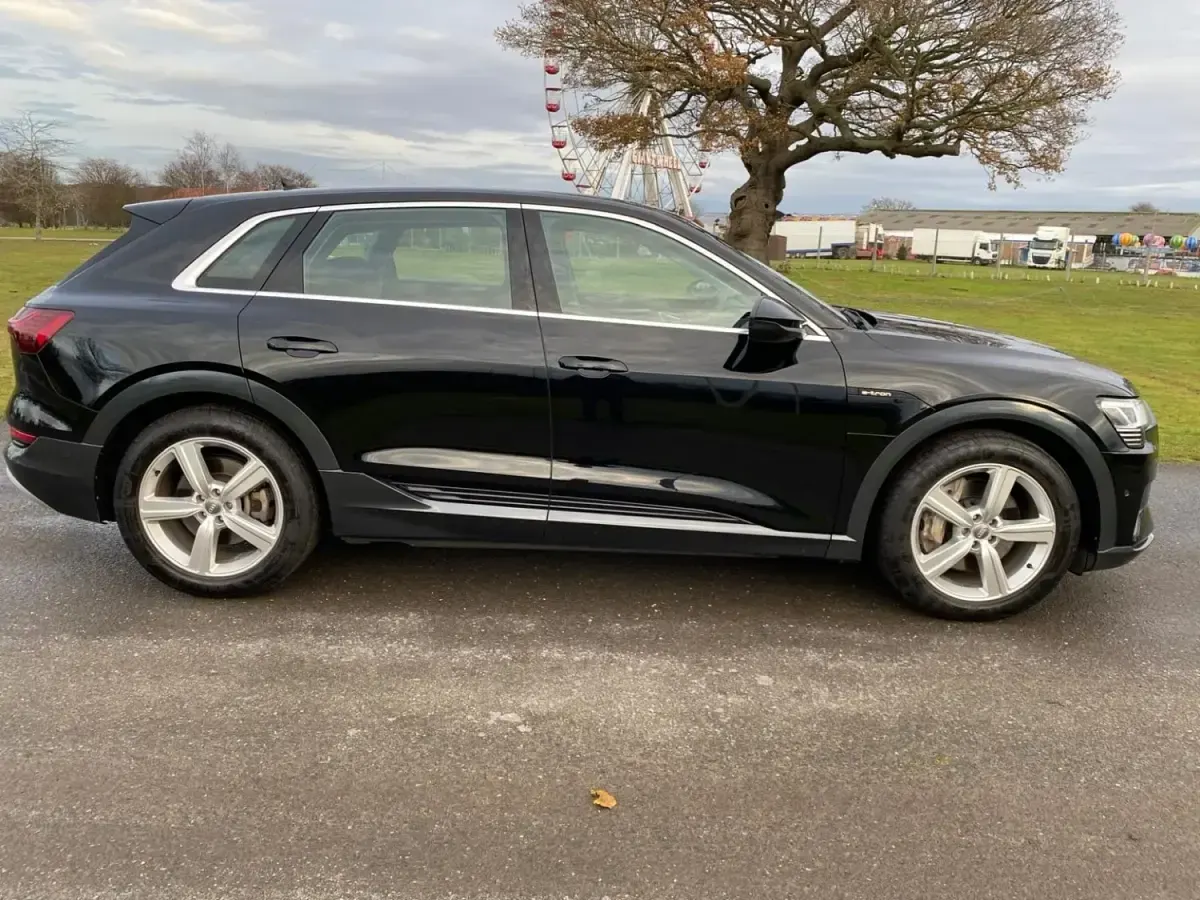 Begagnad Audi e-tron Advanced 230 kW (313 HK) 2020 Svart SUV