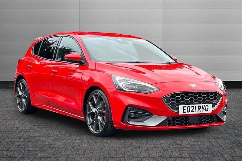 Race red Used 2021 Ford Focus ST Hatchback | £21,195 (Fair price) - Image 1/3