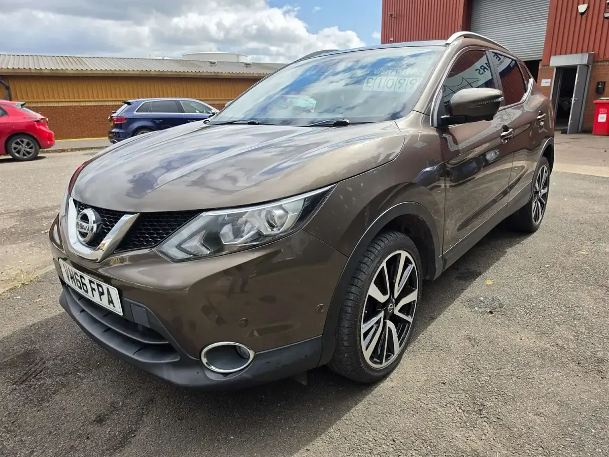 Used Nissan Qashqai Tekna 130 HP (95 kW) 2016 Bronze SUV