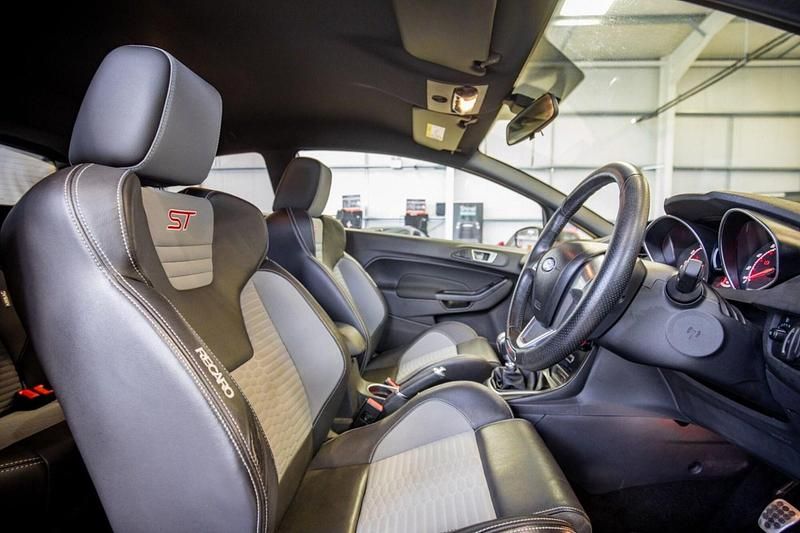 Used Ford Fiesta ST 182 HP (133 kW) 2013 Blue Hatchback