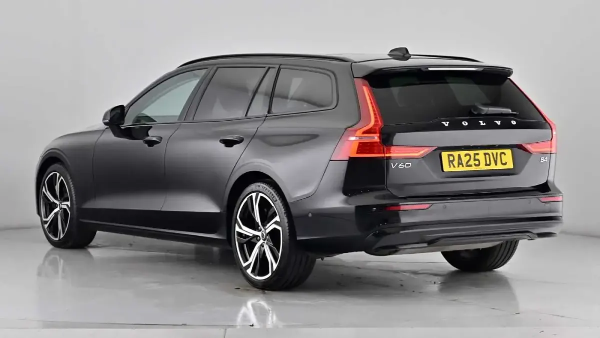 Used Volvo V60 Ultra 197 HP (144 kW) 2025 Onyx black Estate