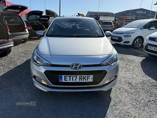 Used Hyundai i20 SE 84 HP (61 kW) 2017 Silver Hatchback