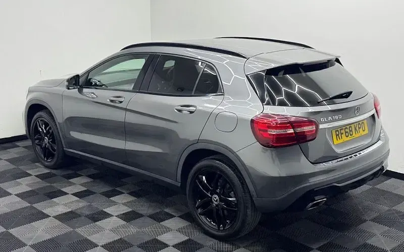 Used Mercedes GLA180 Urban 122 HP (89 kW) 2020 SUV