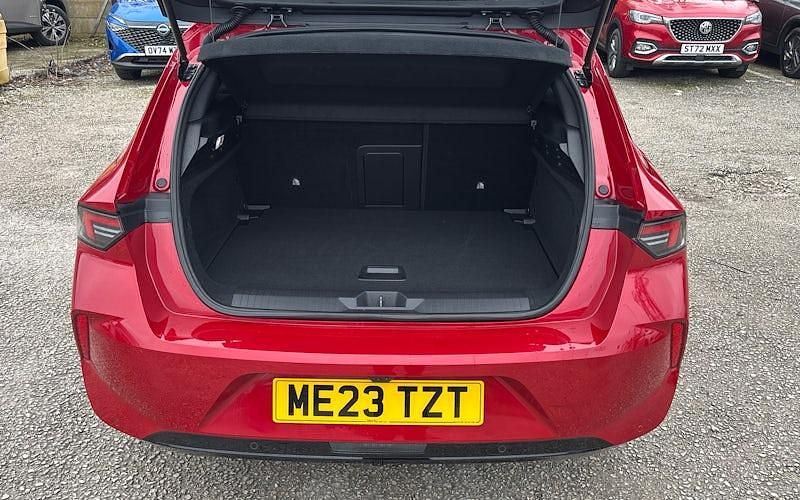 Used Vauxhall Astra 131 HP (96 kW) 2025 Hatchback