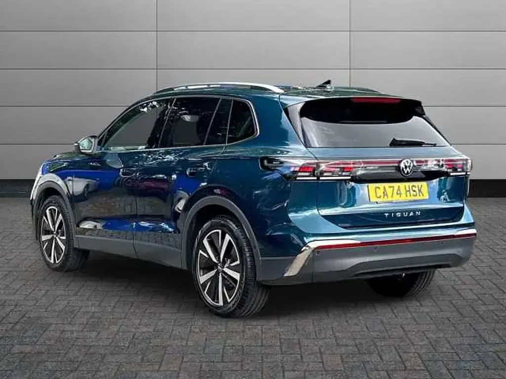 Used VW Tiguan Elegance 150 HP (110 kW) 2024 Blue SUV