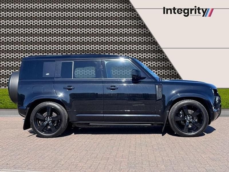 Used Land Rover Defender S 525 HP (386 kW) 2022 Black SUV