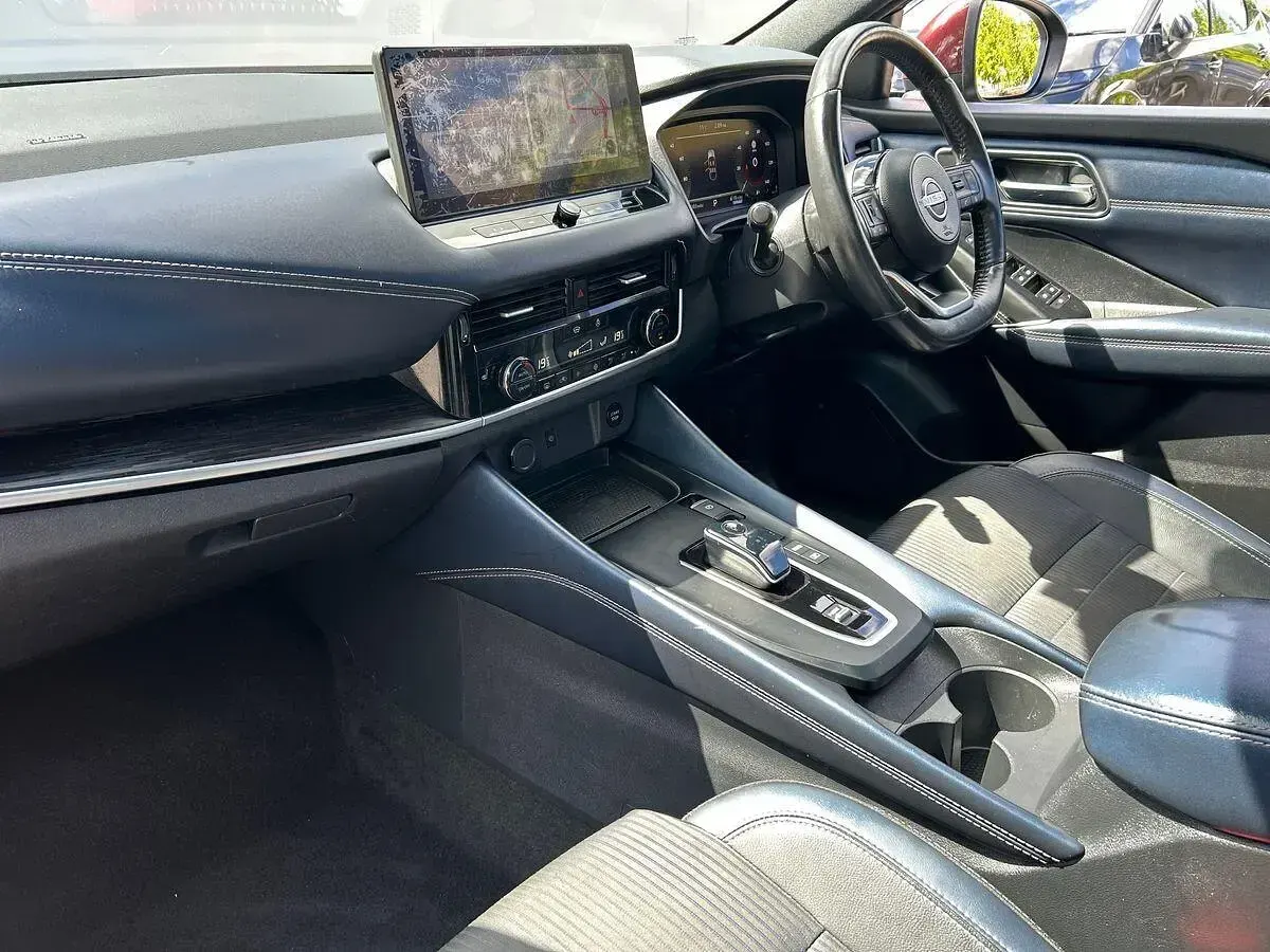 Used Nissan Qashqai S 190 HP (139 kW) 2023 Red SUV
