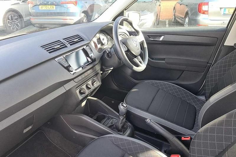 Used Skoda Fabia SE 58 HP (42 kW) 2020 White Hatchback