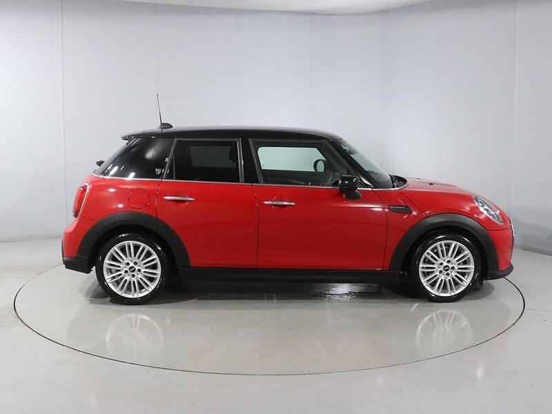 Used Mini Cooper Exclusive 134 HP (98 kW) 2023 Red Hatchback