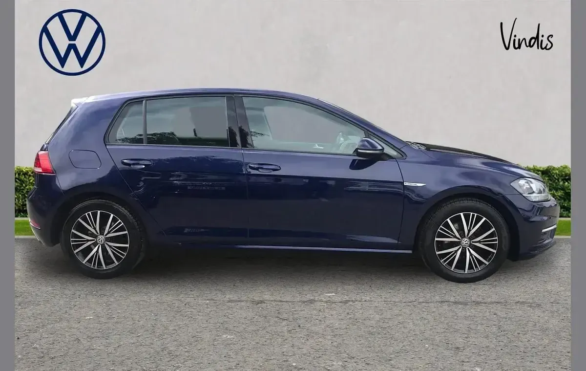 Used VW Golf VII SE 128 HP (94 kW) 2018 Blue Hatchback