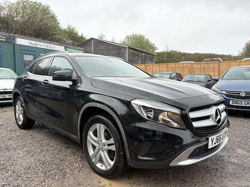 Black Used 2016 Mercedes GLA200 Executive SUV | £10,995 (Fair price) - Image 1/4