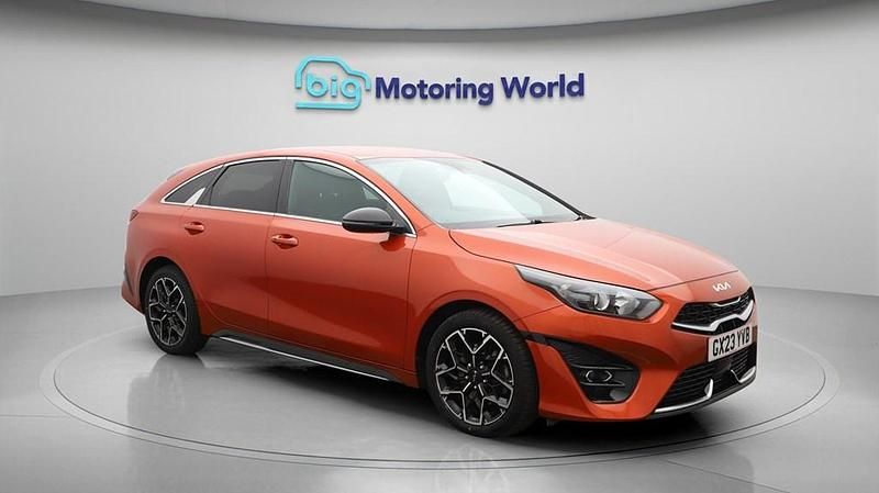 Used Kia ProCeed GT-Line 158 HP (116 kW) 2023 Orange Estate