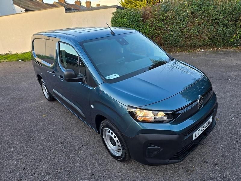 New Citroën Berlingo 101 HP (74 kW) 2026 Blue MPV