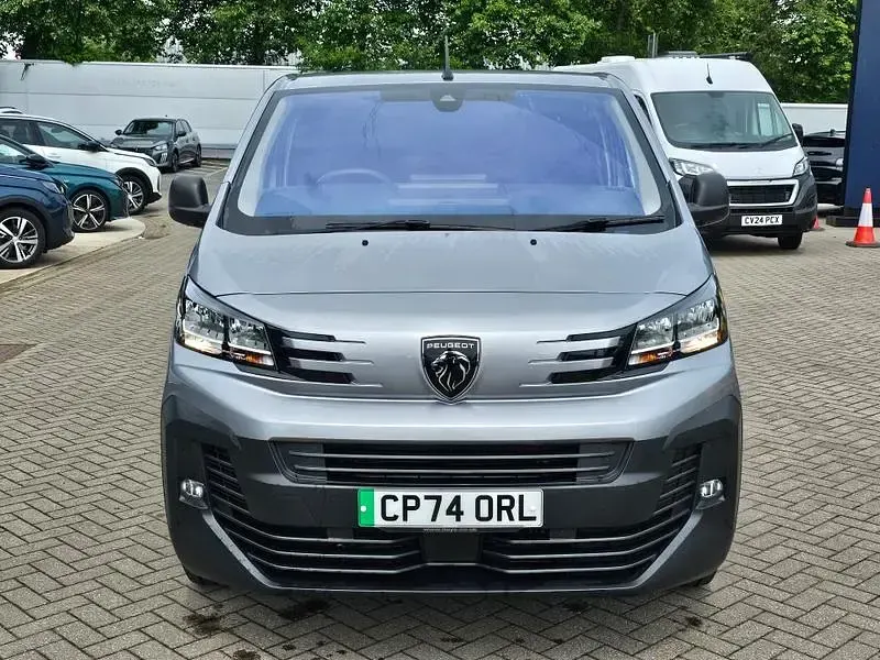 Używany Peugeot e-Expert 100 kW (136 KM) 2025 Szary Van