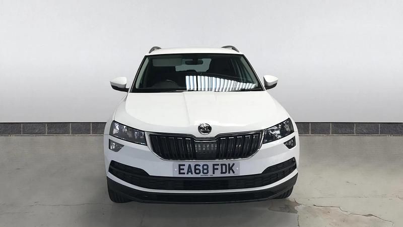 Used Skoda Karoq SE 115 HP (84 kW) 2018 White SUV