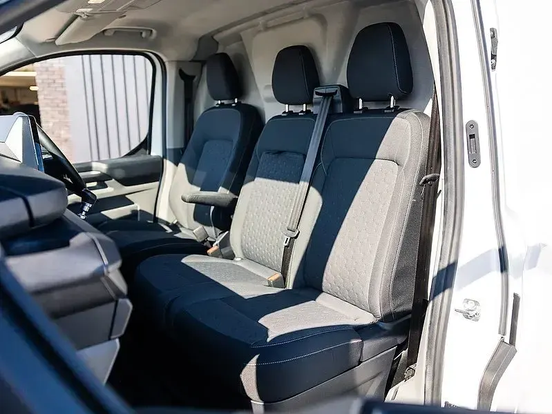 Used Ford Transit Custom Limited 136 HP (100 kW) 2024 White Van