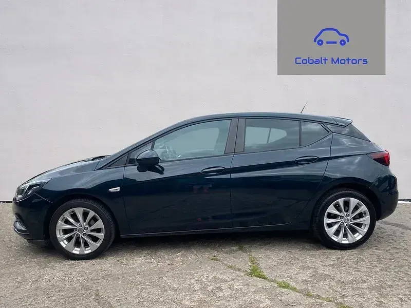 Used Vauxhall Astra Design Edition 125 HP (91 kW) 2019 Green Hatchback