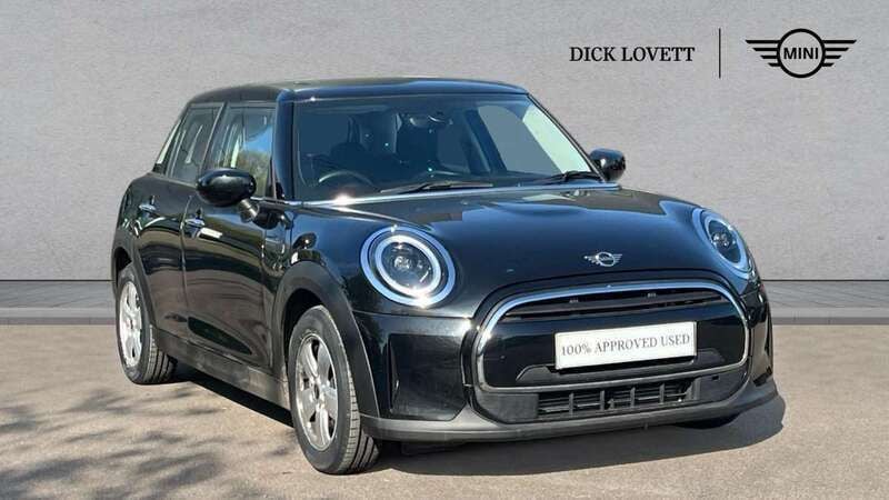 Black Used 2022 Mini Cooper Classic Hatchback | £16,795 (Good price) - Image 1/4