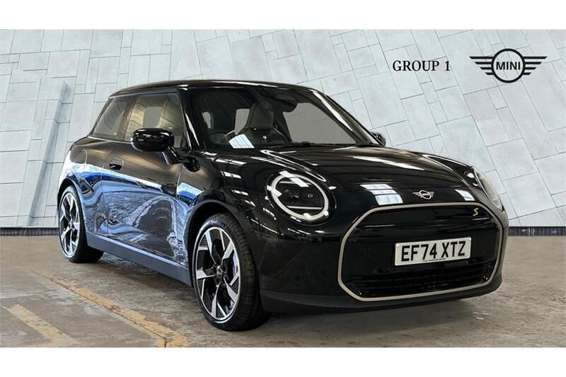 Black New 2025 Mini Cooper Exclusive Hatchback | £29,995 (Fair price) - Image 1/4