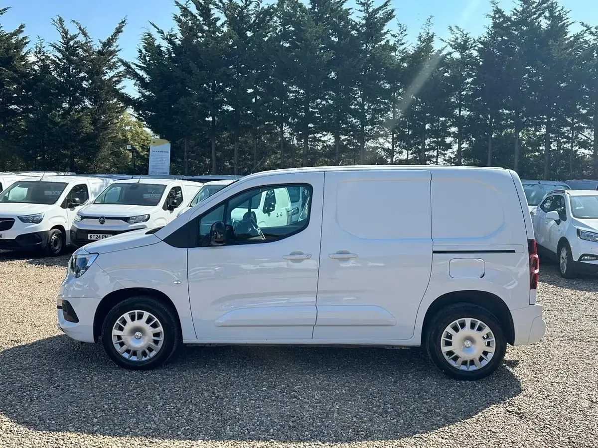 Used Vauxhall Combo 100 HP (73 kW) 2023 White MPV