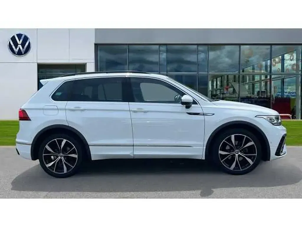 Used VW Tiguan R-line 150 HP (110 kW) 2023 Pure white SUV