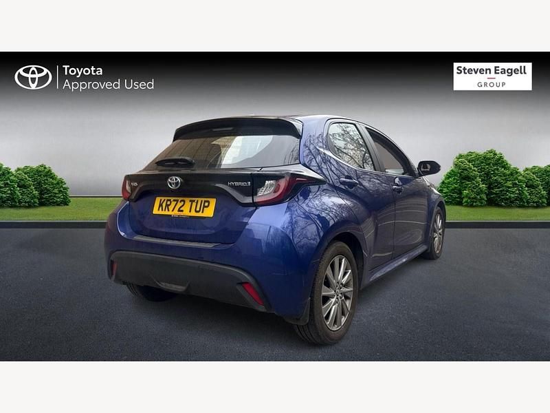 Used Toyota Yaris Hybrid 116 HP (85 kW) 2022 Blue Hatchback