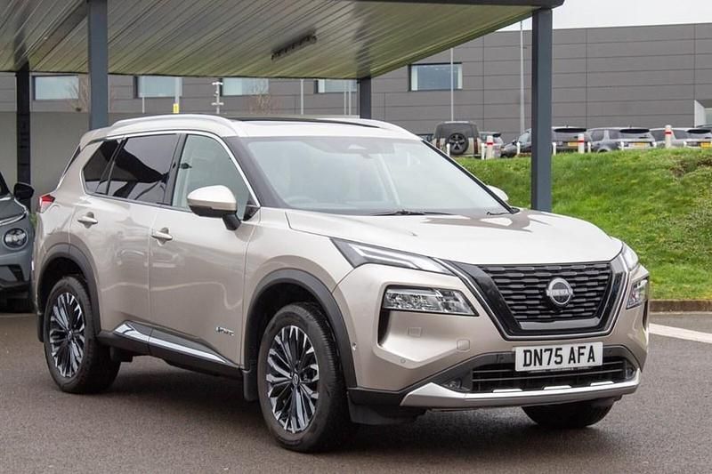 Used Nissan X-Trail Tekna 204 HP (150 kW) 2025 Champagne silver SUV