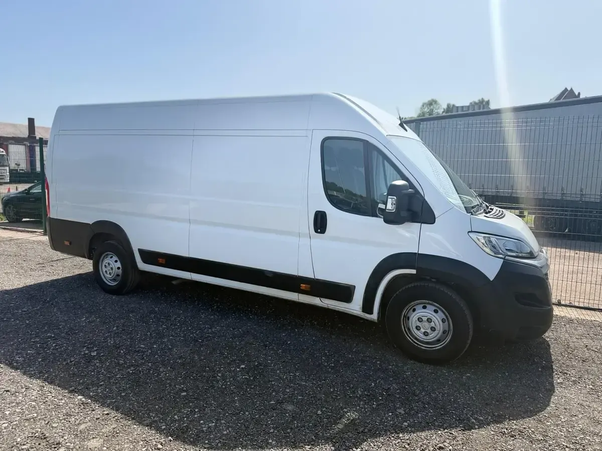 Used Citroën Relay 140 HP (102 kW) 2023 White Van