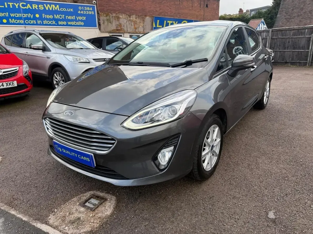 Used Ford Fiesta Zetec 70 HP (51 kW) 2019 Grey Hatchback