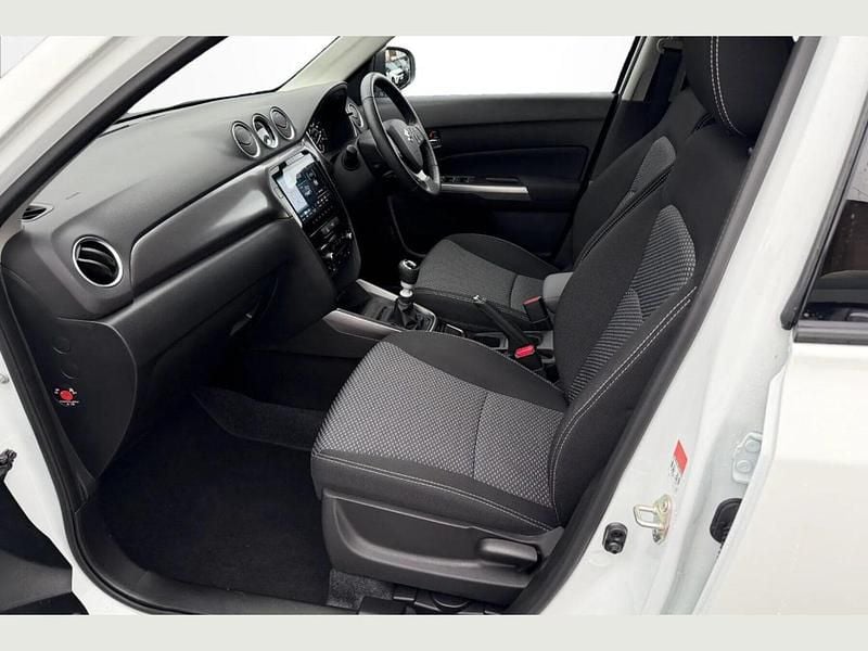 New Suzuki Vitara 127 HP (93 kW) 2025 White SUV