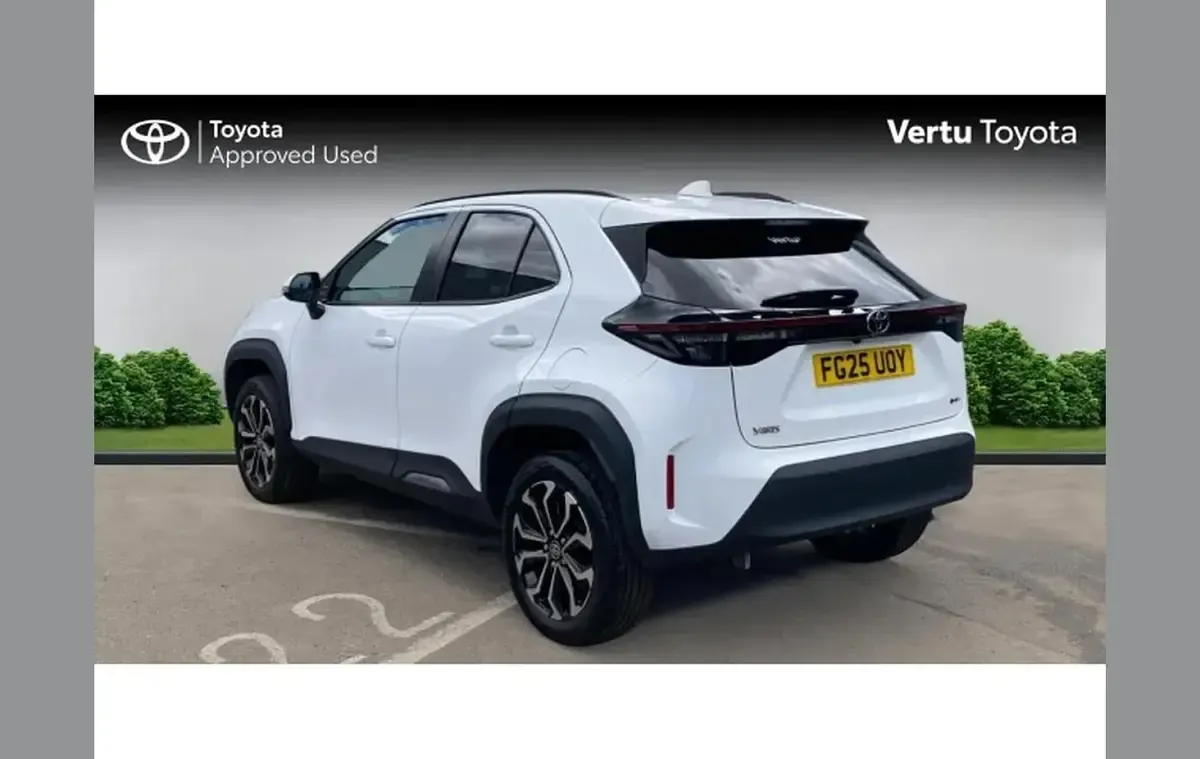 Used Toyota Yaris Cross Design 113 HP (83 kW) 2025 White SUV