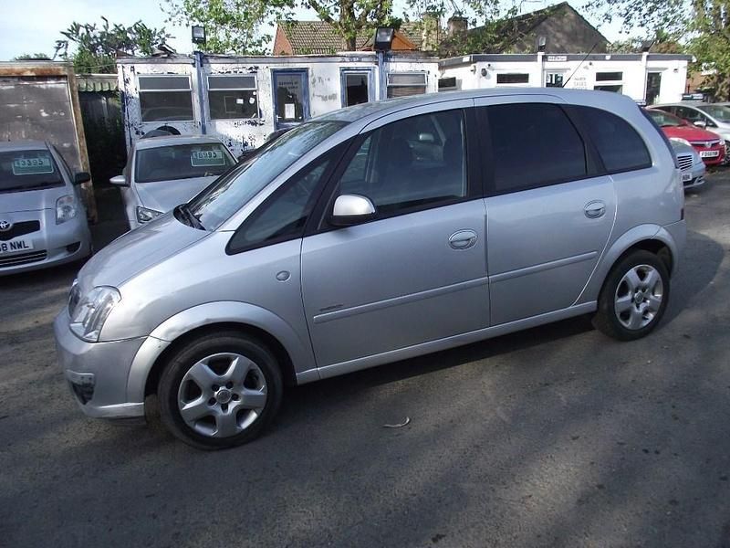 Used Vauxhall Meriva 104 HP (76 kW) 2007 Silver MPV