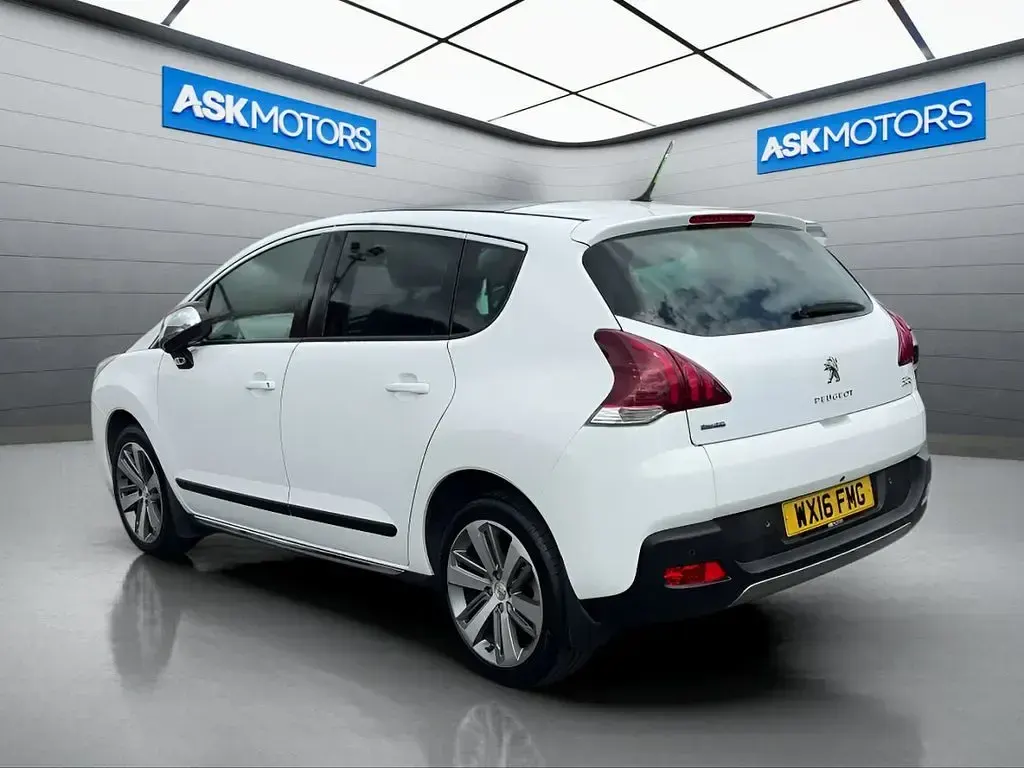 Used Peugeot 3008 Allure 120 HP (88 kW) 2016 White Hatchback