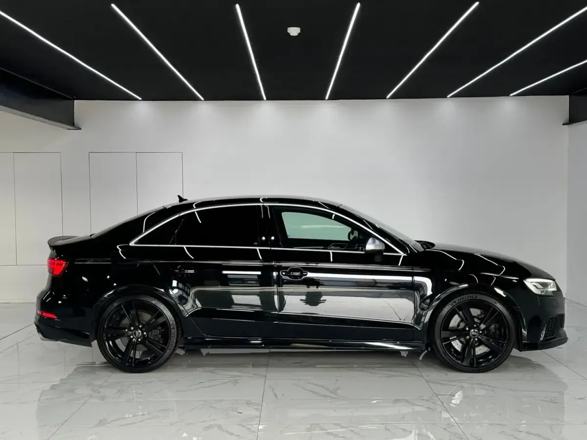 Usado Audi RS3 Design 400 HP (294 kW) 2017 Preto Sedan