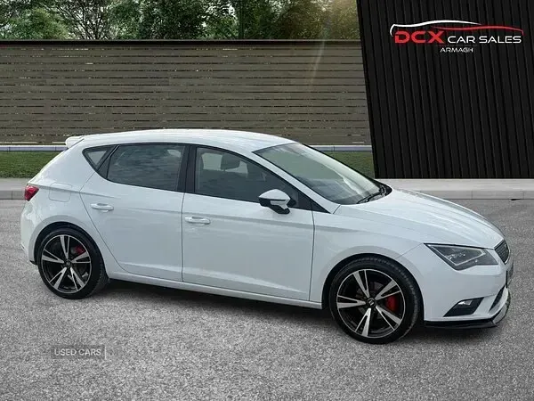 Used Seat Leon Ecomotive 110 HP (80 kW) 2016 White Hatchback