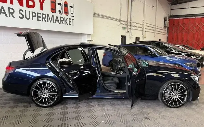 Used Mercedes E200 AMG line 200 HP (147 kW) 2022 Blue Sedan