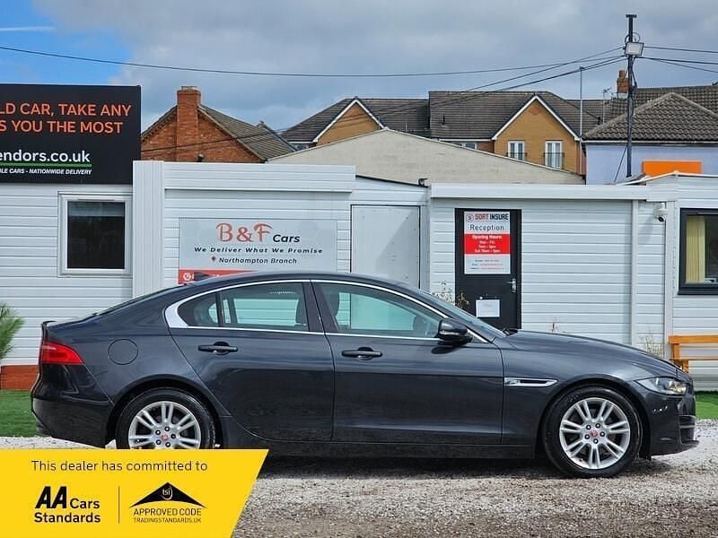 Used Jaguar XE Prestige 180 HP (132 kW) 2016 Grey Sedan